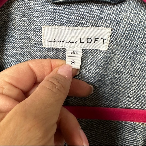 LOFT Cropped Denim Jacket lightly Distressed Small - Picture 4 of 6